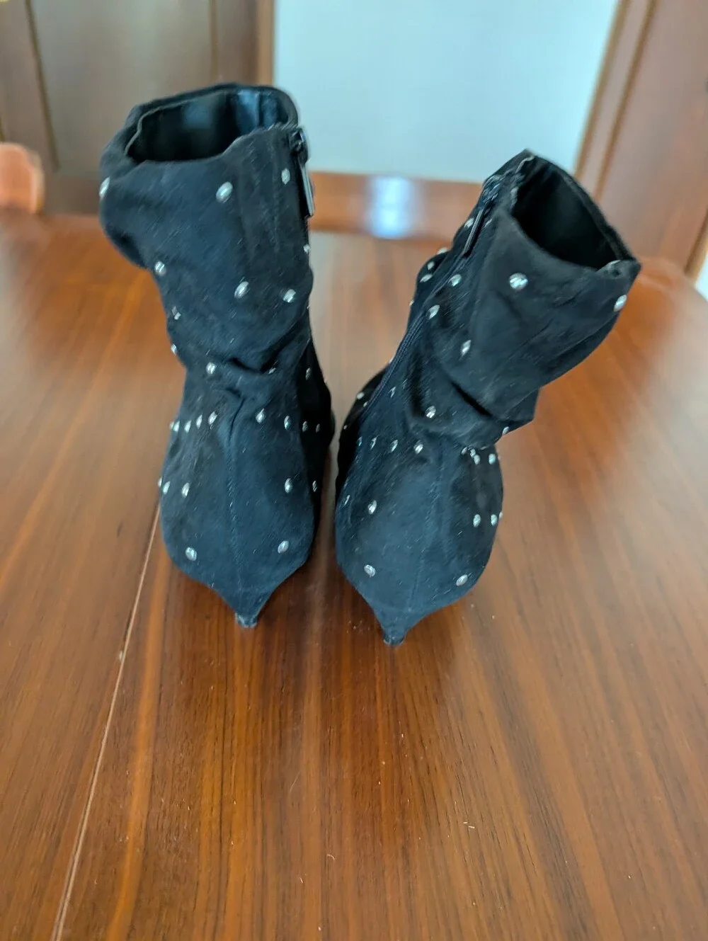 Torrid Black Studded Suede Pointed Toe Ankle Boots Size 9w Pre Owned